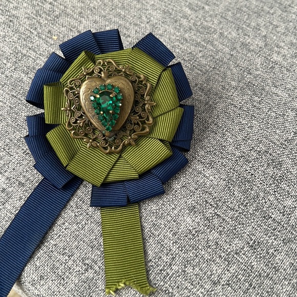 Beautiful Swarovski Parisian brooch with Swarovski Crystal - Picture 4 of 5